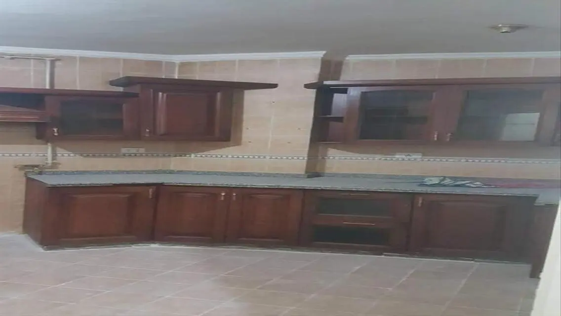 شقة فاخرة بمساحة كبيرة مع شرفة وحديقة خاصة