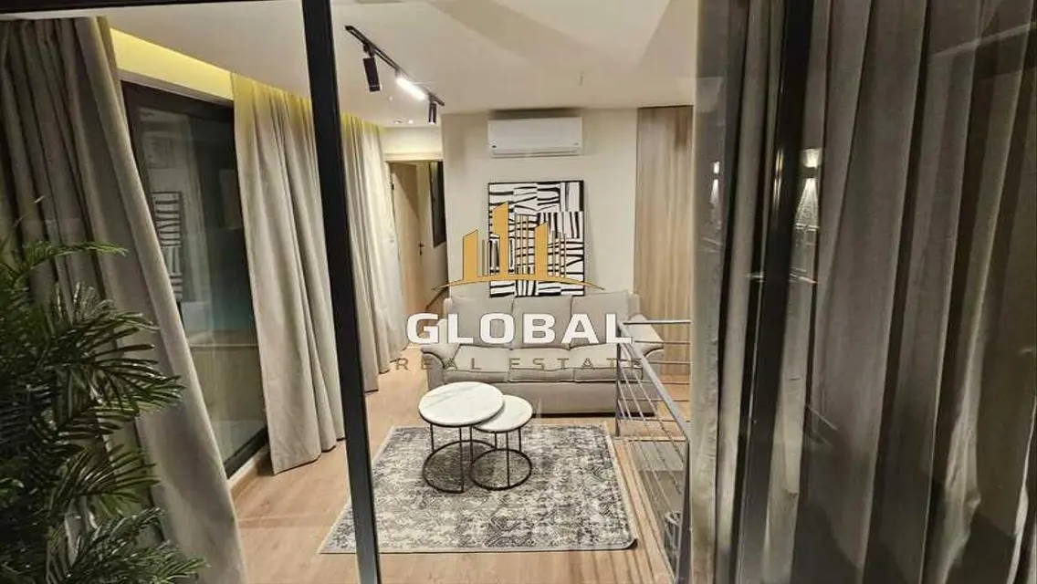 فيلا رائعة تطل على البحيرات للبيع