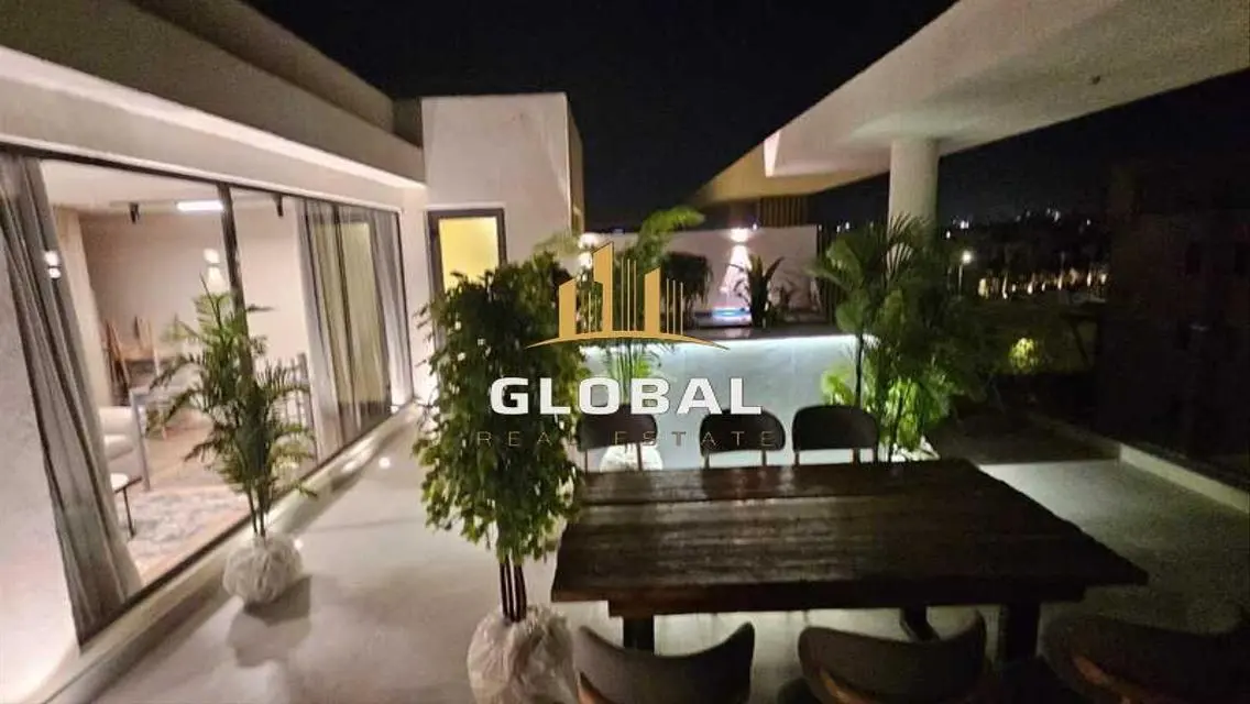 فيلا رائعة تطل على البحيرات للبيع