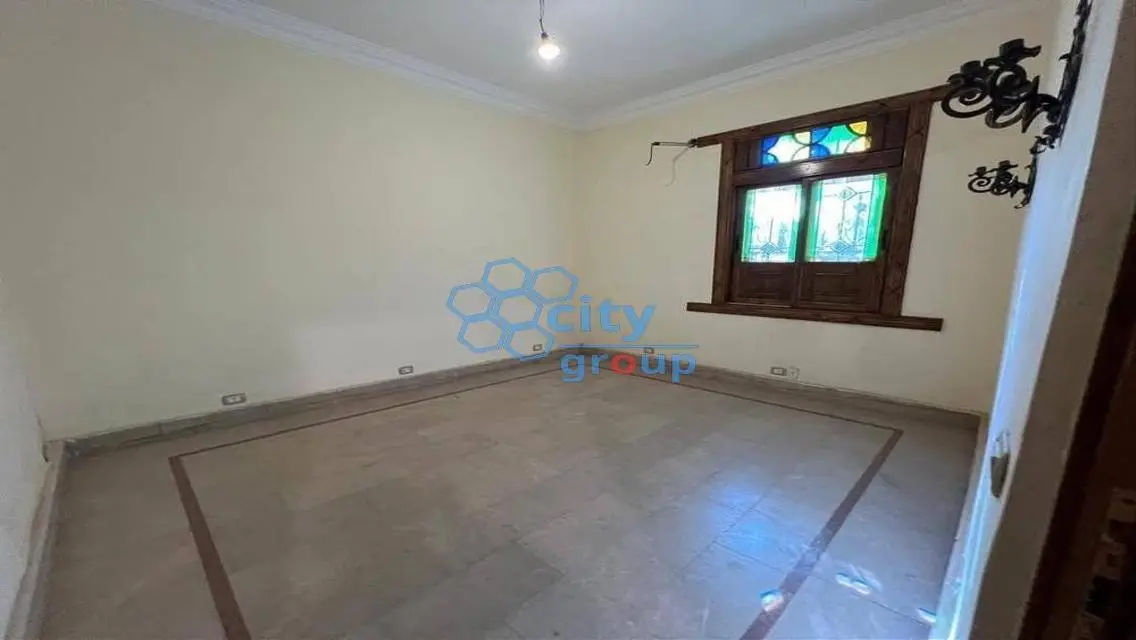 شقة استثمارية مميزة ب700 متر