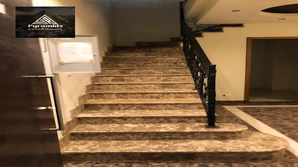شقة فاخرة للبيع في موقع مميز