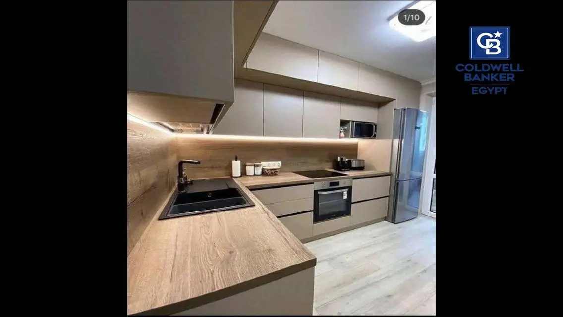 Stunning 3-Bedroom Apartment with Lake Views