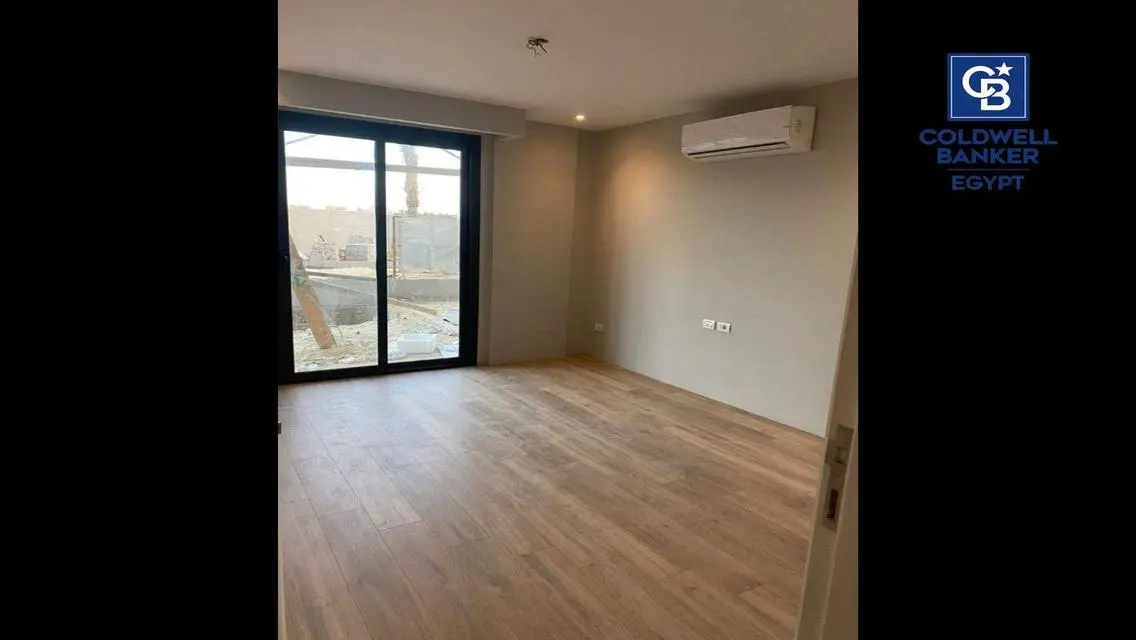 Stunning 3-Bedroom Apartment with Lake Views