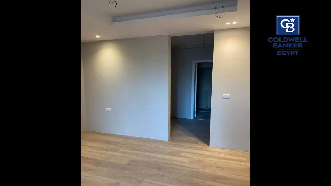 Stunning 3-Bedroom Apartment with Lake Views