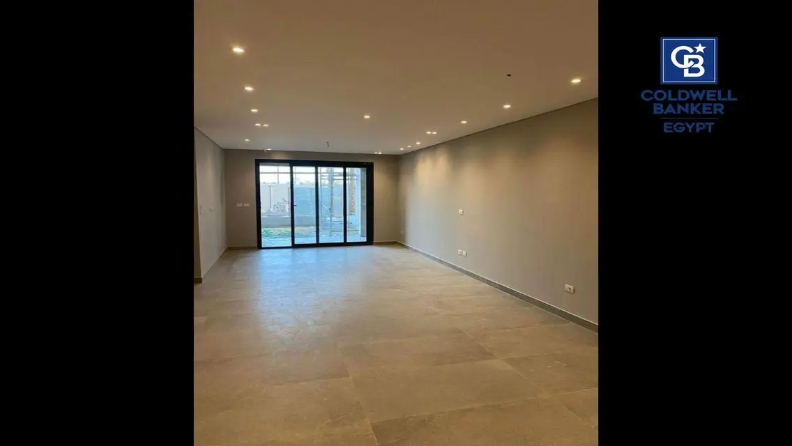 Stunning 3-Bedroom Apartment with Lake Views
