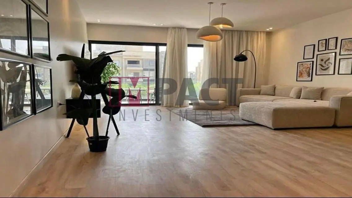شقة مميزة مع مسبح خاص وحديقة خاصة للبيع