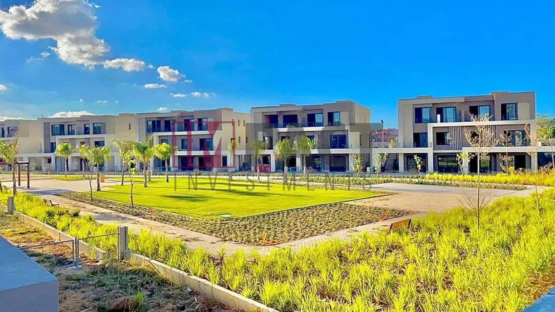 شقة مميزة مع مسبح خاص وحديقة خاصة للبيع