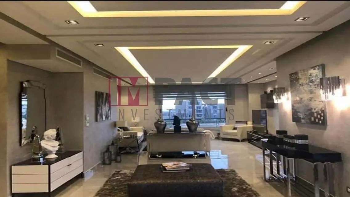 شقة مميزة مع مسبح خاص وحديقة خاصة للبيع