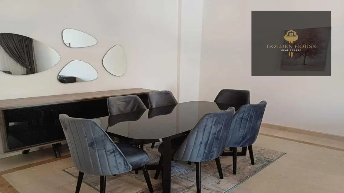 Stunning Lake View Apartment with Luxurious Amenities