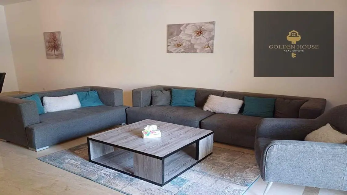 Stunning Lake View Apartment with Luxurious Amenities