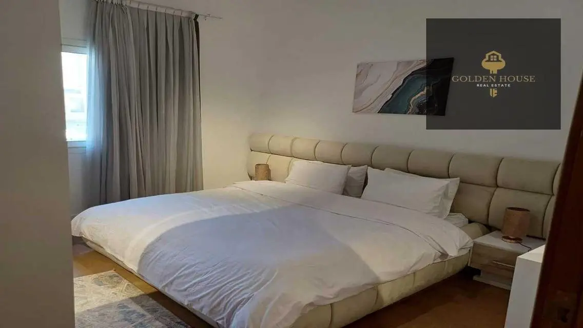 Stunning Lake View Apartment with Luxurious Amenities