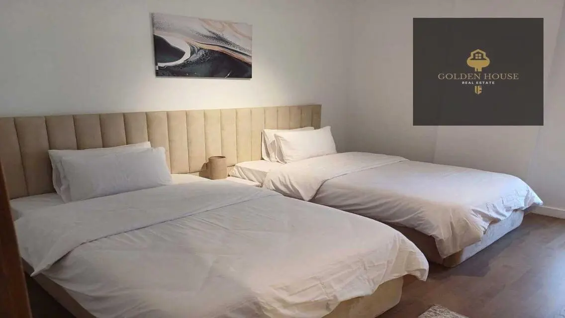 Stunning Lake View Apartment with Luxurious Amenities