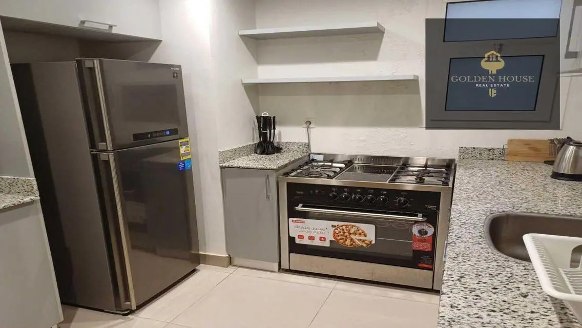 Stunning Lake View Apartment with Luxurious Amenities