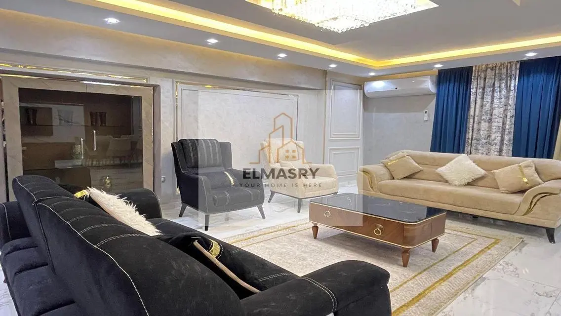 شقة للبيع بمساحة 240 متر بموقع مميز
