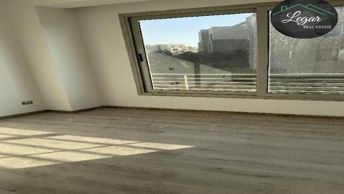Luxury Villa for Sale in Palm Park