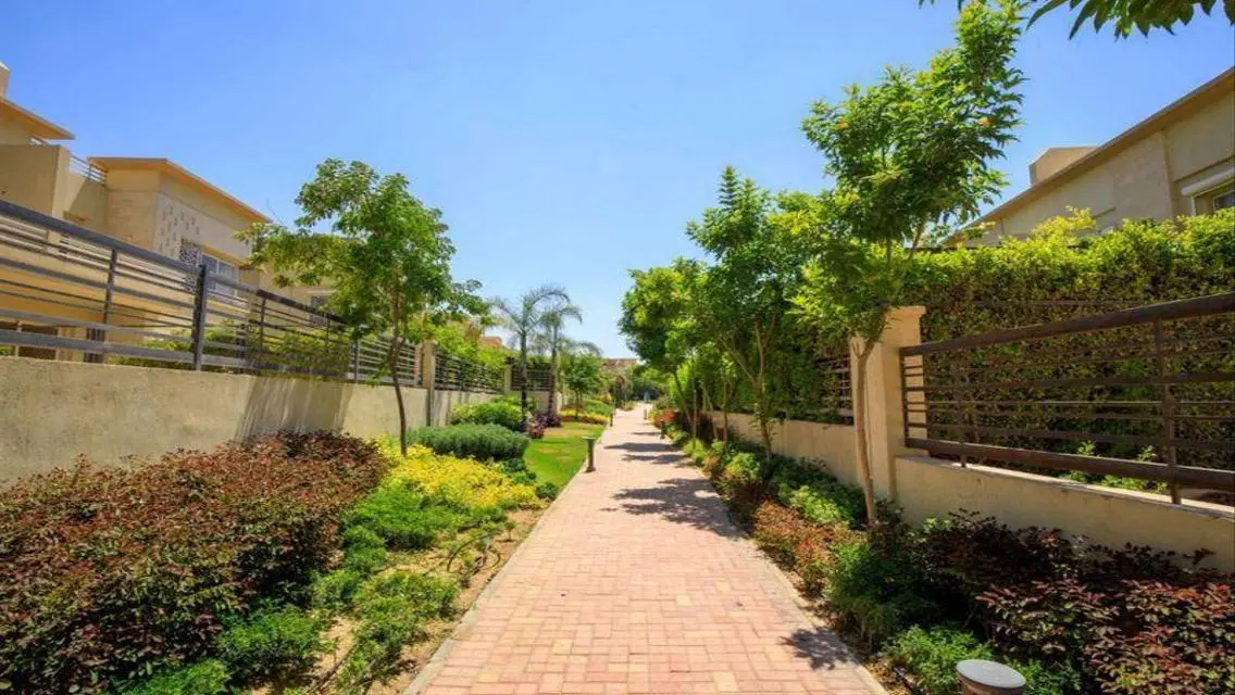 Luxury Villa Near Lakes