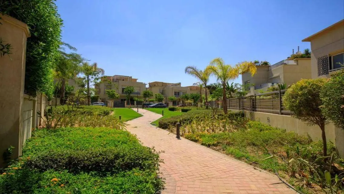 Luxury Villa Near Lakes