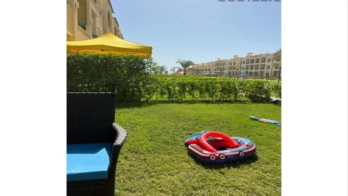 فيلا فاخرة للبيع بمساحة كبيرة مع إطلالة رائعة