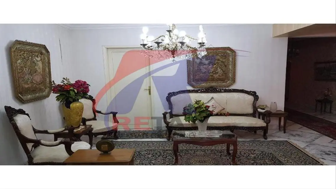 شقة فاخرة بمساحة 1200 متر بموقع متميز