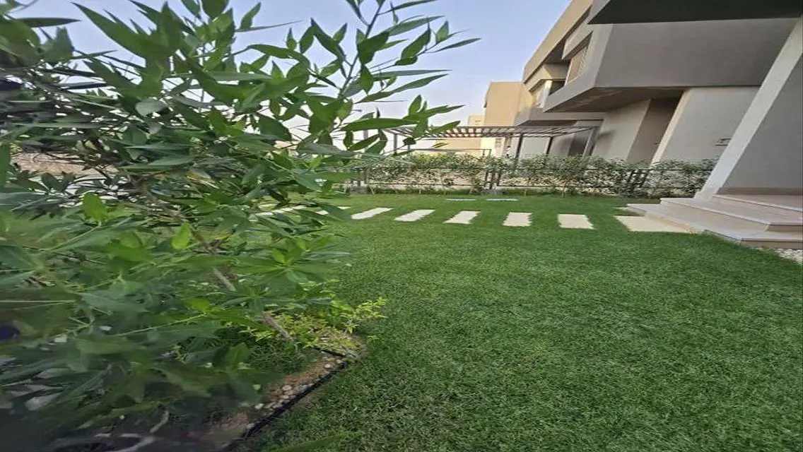 Luxury Villa with 700 sqm Overlooking Lakes