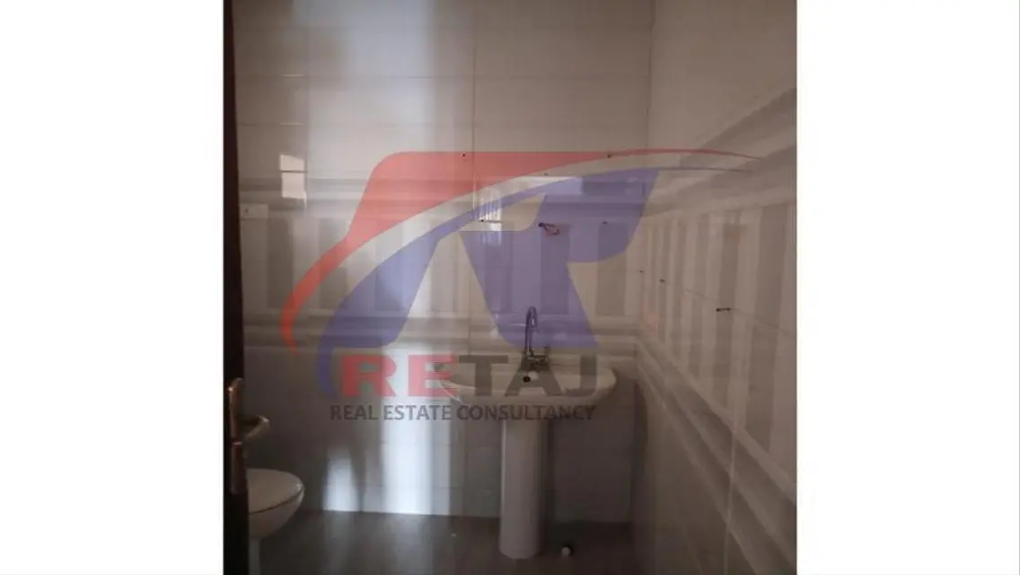 شقة رائعة للإيجار بمنظر رائع ومرافق متكاملة