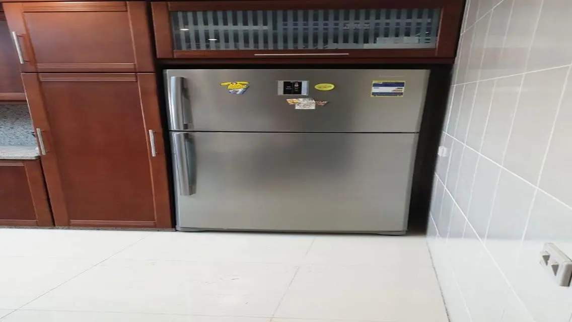 شقة فاخرة مع شرفة للبيع