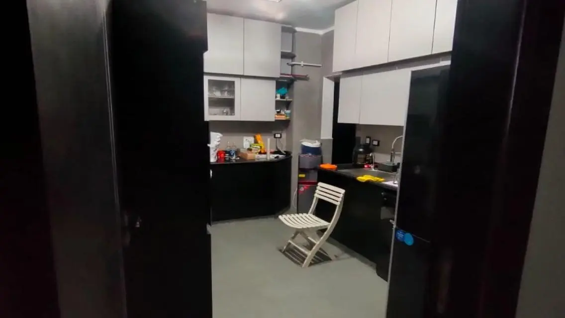 شقة رائعة بإطلالة مميزة على معلم رئيسي