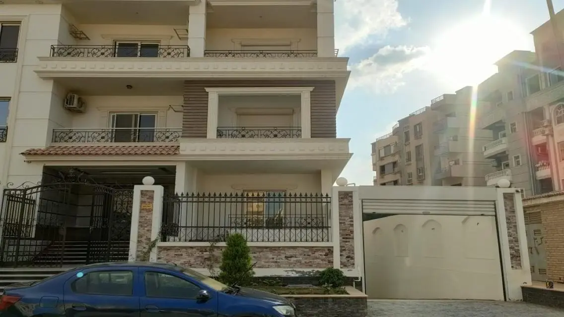 شقة رائعة بإطلالة مميزة على معلم رئيسي