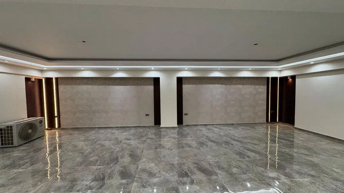 994 Sq M House for Investment and Renovation with Landmark View