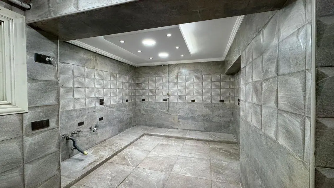 994 Sq M House for Investment and Renovation with Landmark View