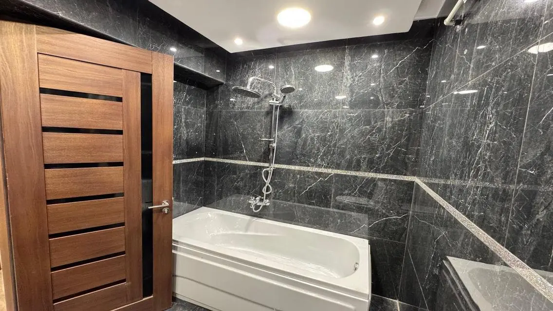 994 Sq M House for Investment and Renovation with Landmark View