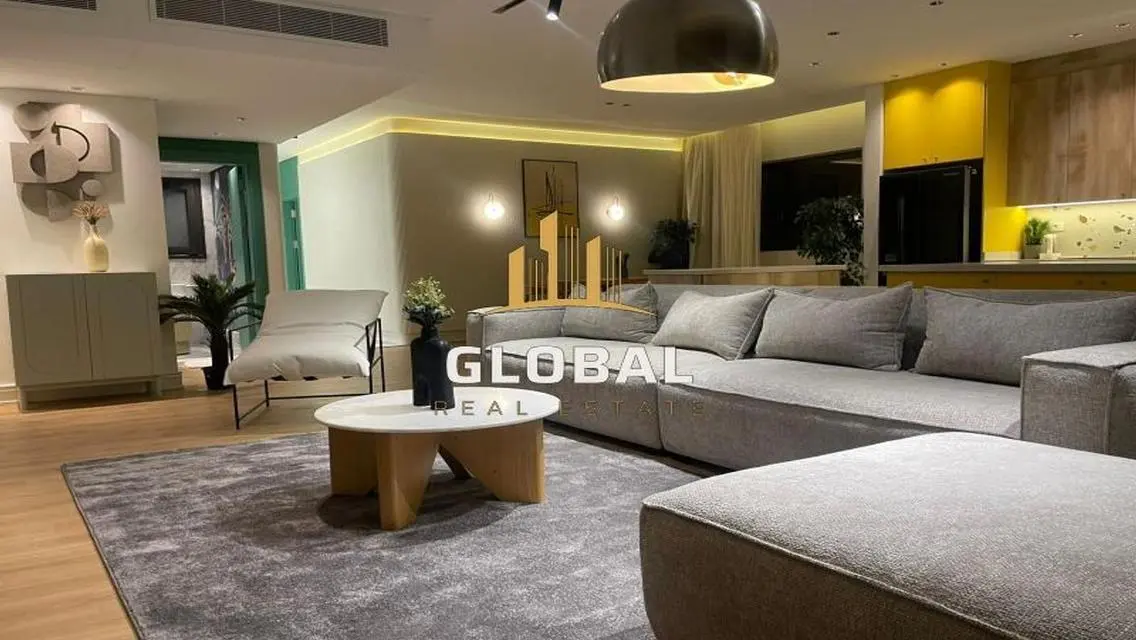 شقة فاخرة بمساحة مريحة تطل على بحيرات