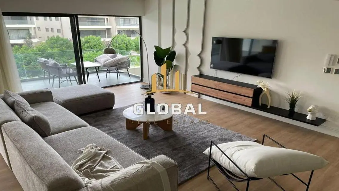 شقة فاخرة بمساحة مريحة تطل على بحيرات