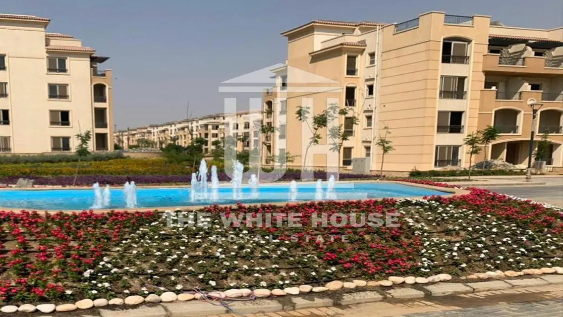 سكن حجري للبيع بمساحة واسعة مع خدمات فاخرة