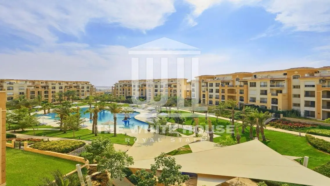 سكن حجري للبيع بمساحة واسعة مع خدمات فاخرة