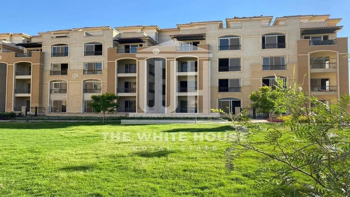 سكن حجري للبيع بمساحة واسعة مع خدمات فاخرة