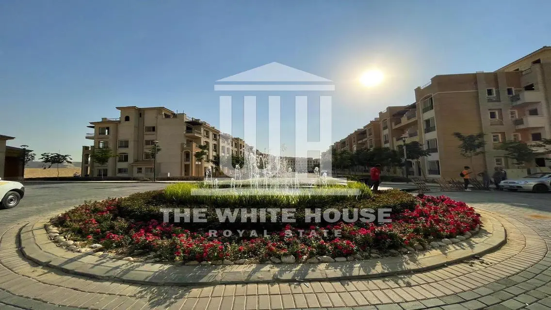سكن حجري للبيع بمساحة واسعة مع خدمات فاخرة