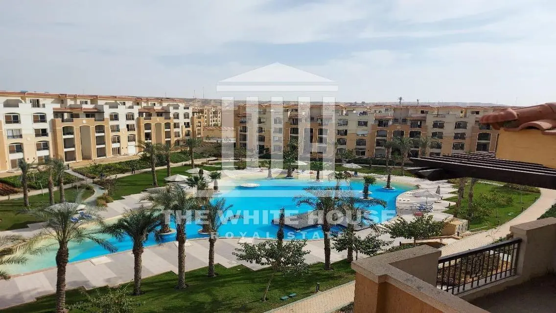 سكن حجري للبيع بمساحة واسعة مع خدمات فاخرة
