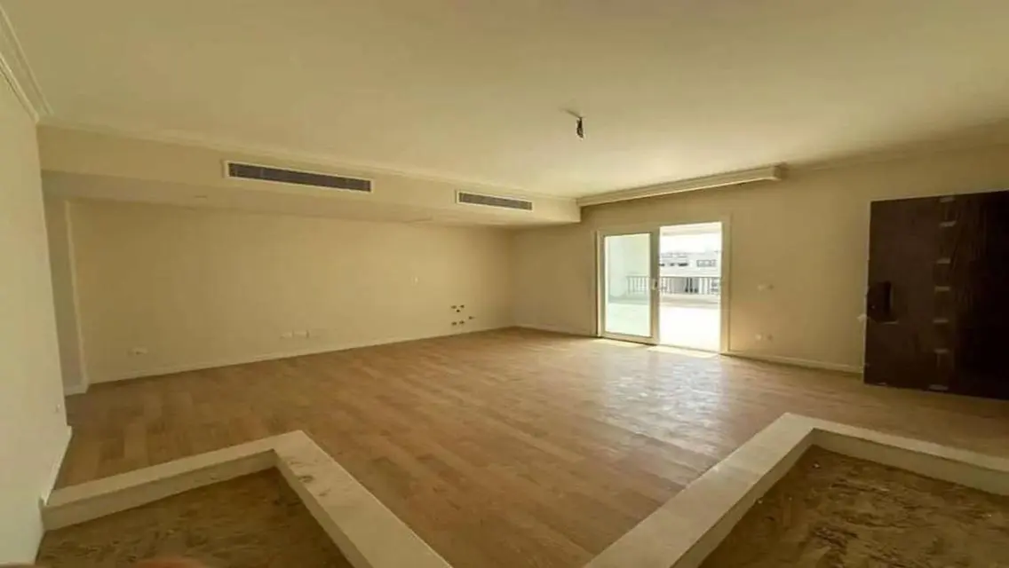 Luxury Villa in Pyramids Hills