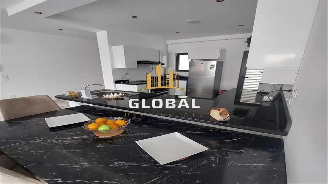 Luxury Apartment with Lake View - Code 194