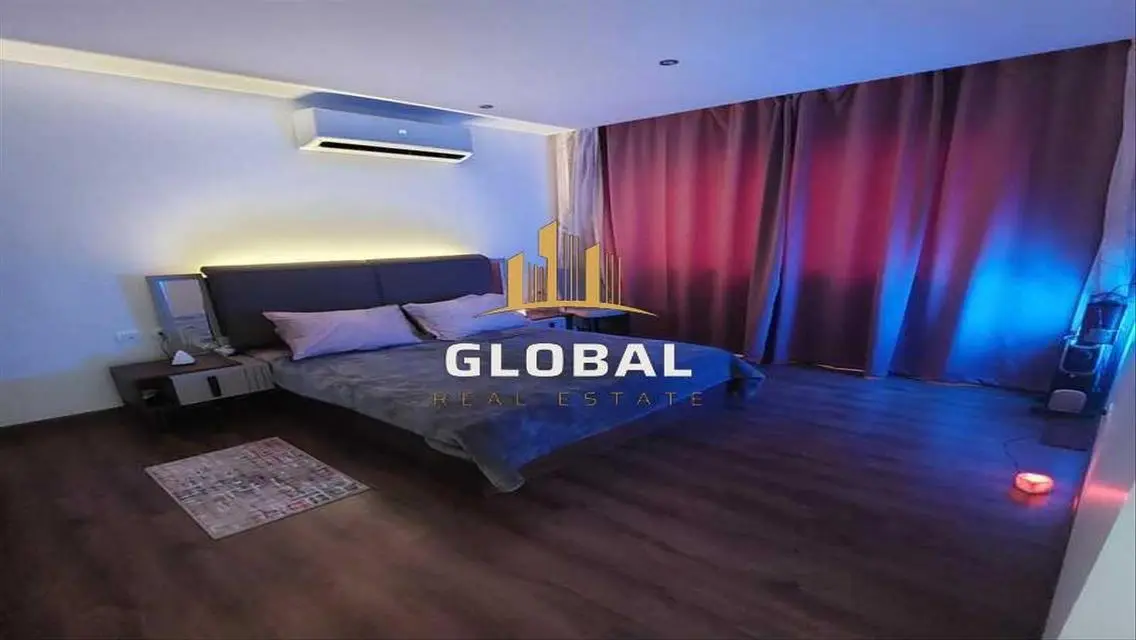 Luxury Apartment with Lake View - Code 194