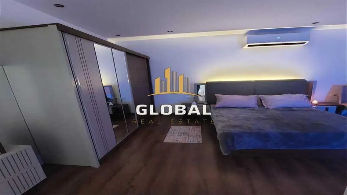 Luxury Apartment with Lake View - Code 194