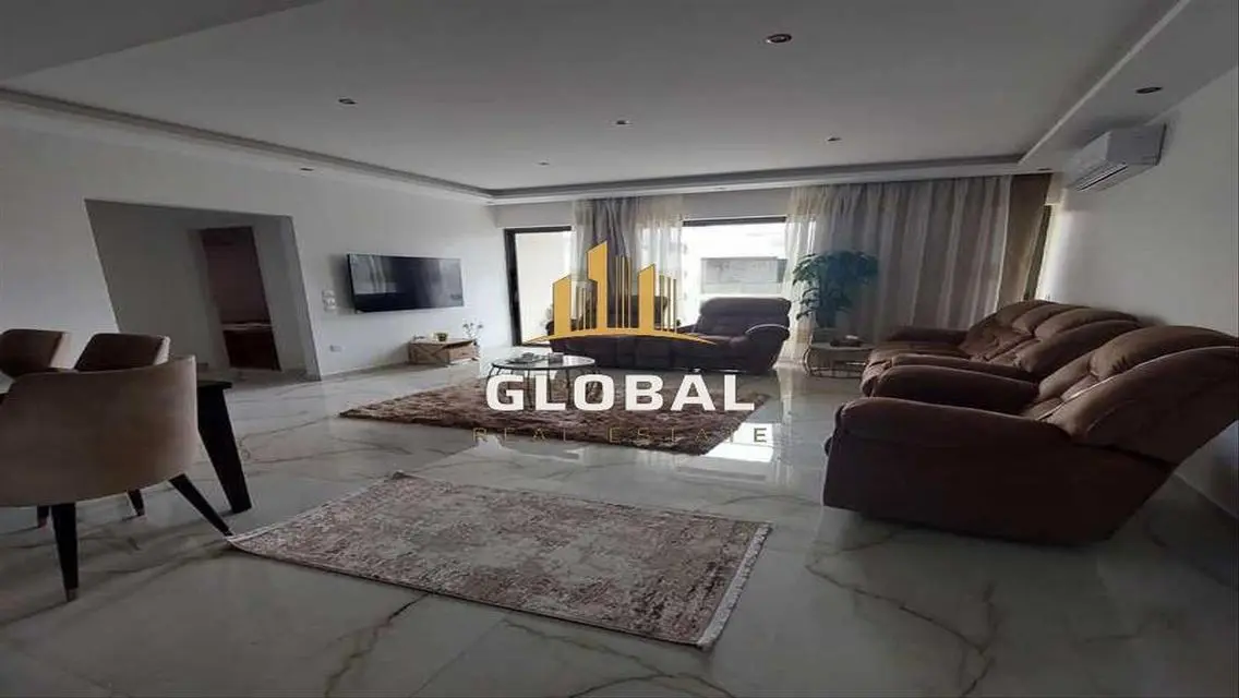 Luxury Apartment with Lake View - Code 194