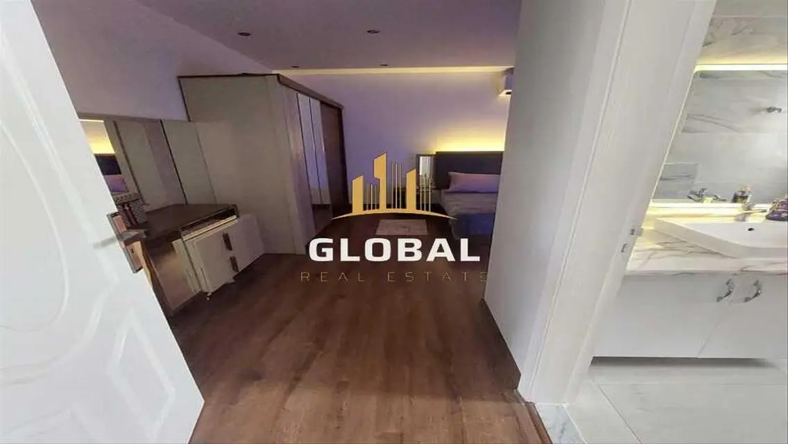 Luxury Apartment with Lake View - Code 194