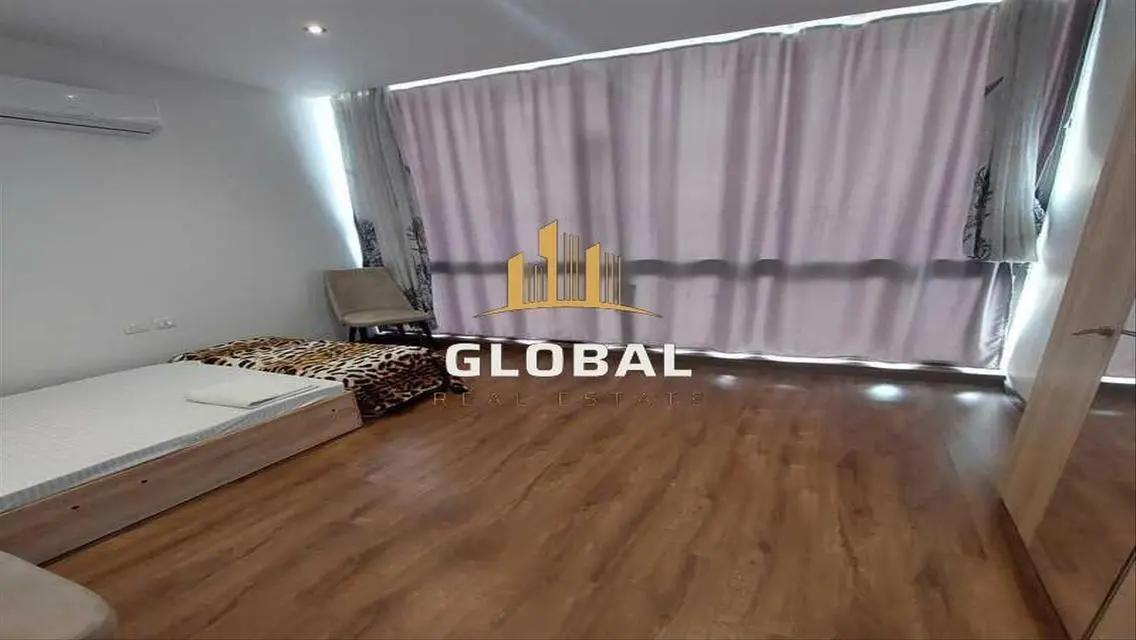 Luxury Apartment with Lake View - Code 194