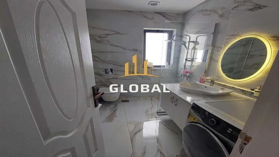 Luxury Apartment with Lake View - Code 194