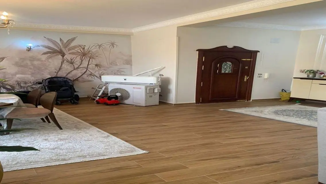 شقة فاخرة بمساحة 240 متر للبيع