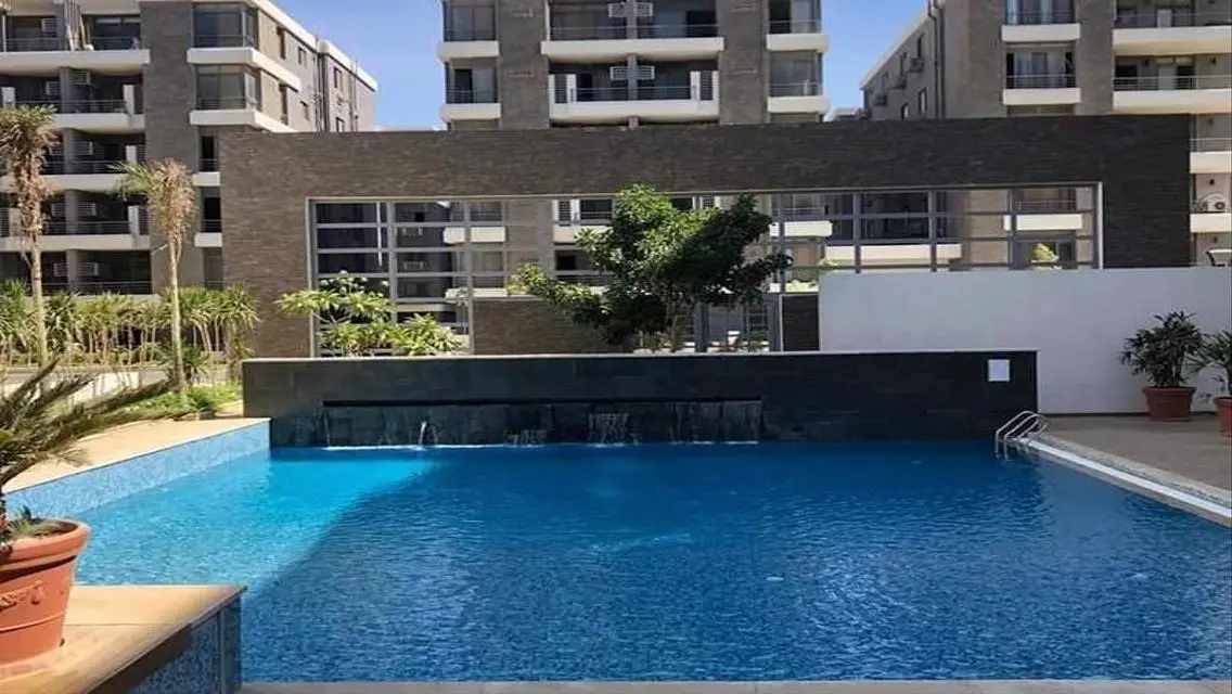 فيلا فاخرة بمساحة واسعة بإطلالة رائعة على البحيرات