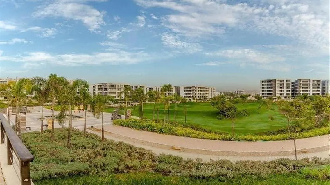 فيلا فاخرة بمساحة واسعة بإطلالة رائعة على البحيرات
