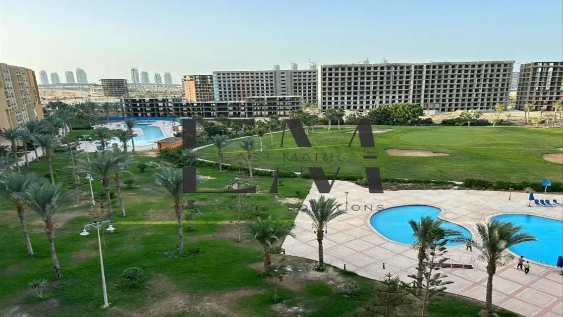 شقة فاخرة مع مسبح مشترك وحارس أمن